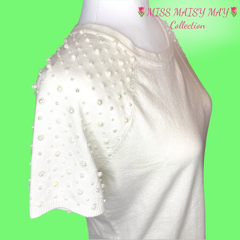 ⚪️NWT, White KNIT Top, Beaded Pearls on shoulders, short sleeves. Cable & Gage